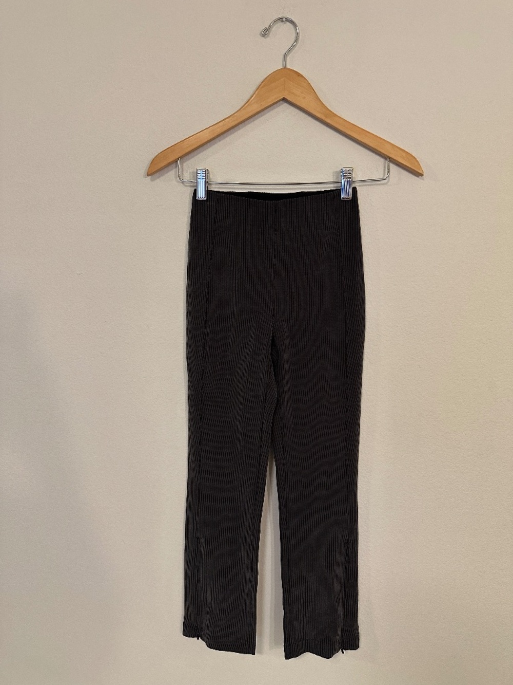 Lululemon Ribbed Softstreme Zip Leg High Rise Crop Pants 25" Black Size 0